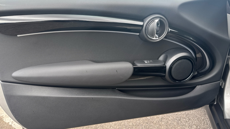 MINI Hatchback 1.5 Cooper Classic 3dr Auto Petrol Hatchback